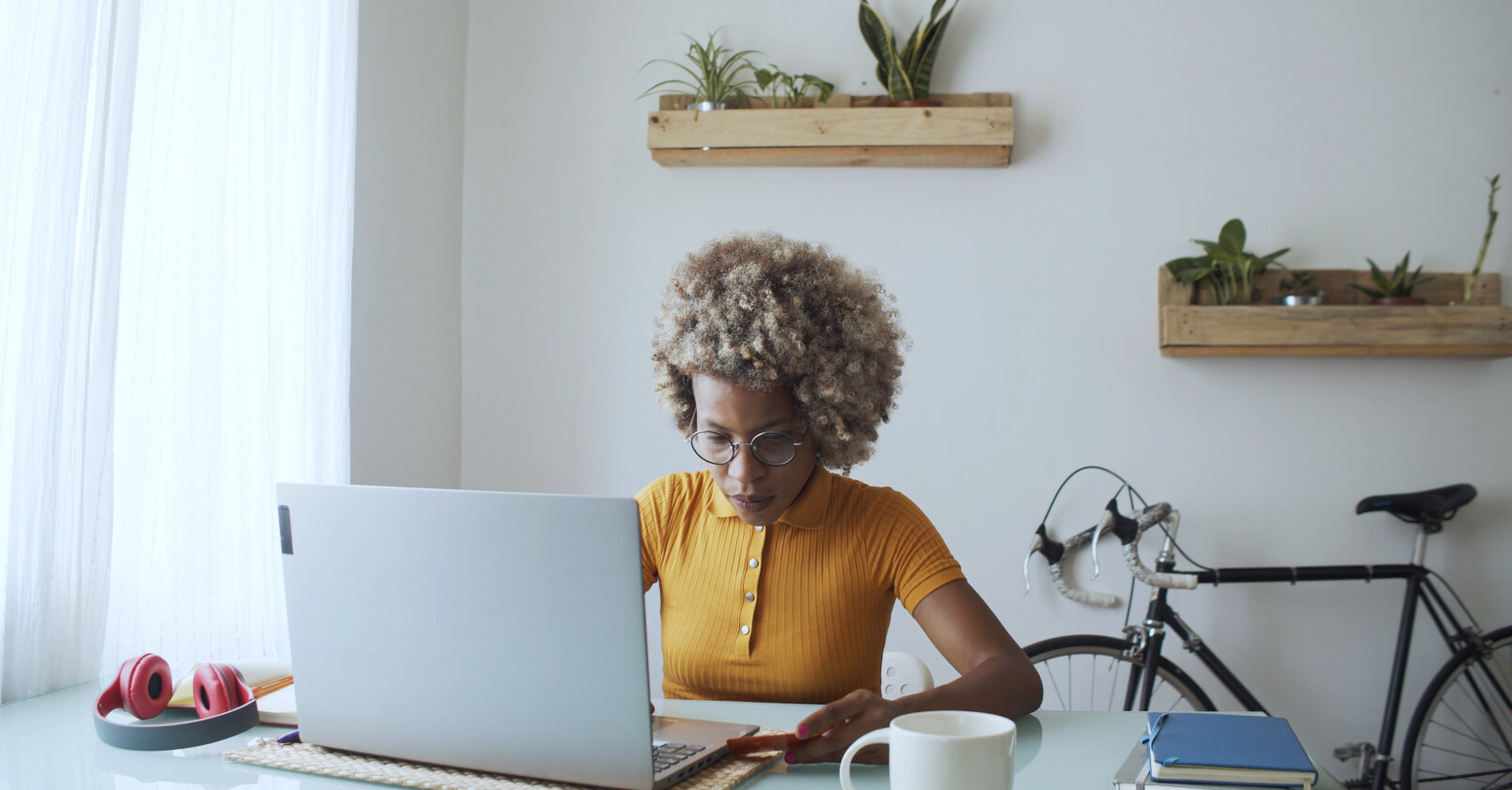 Lady paying a bill online