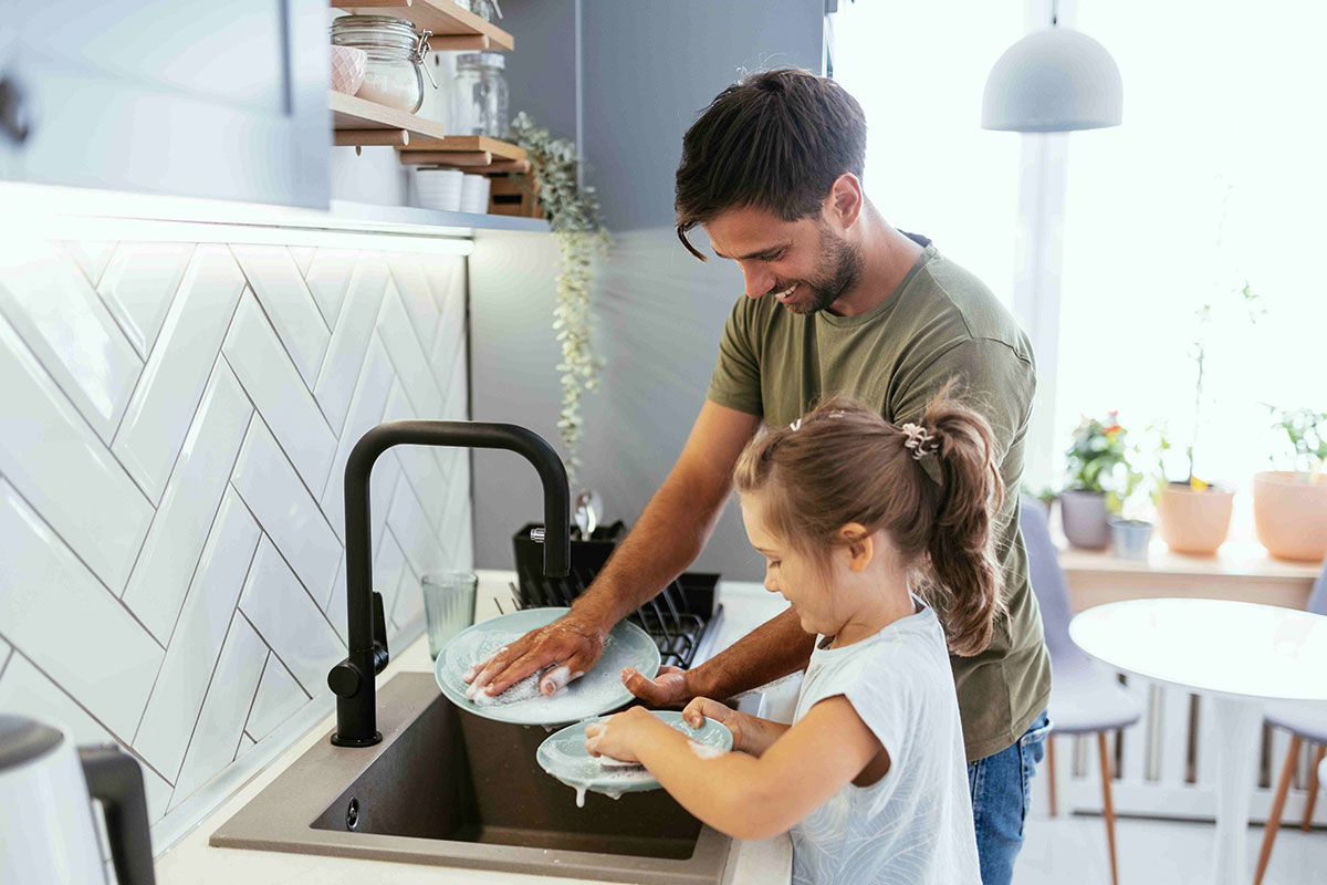 family washing pots