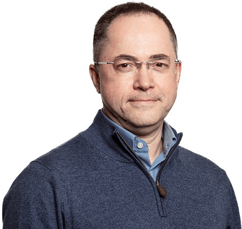 A profile picture of Warren Buckley.