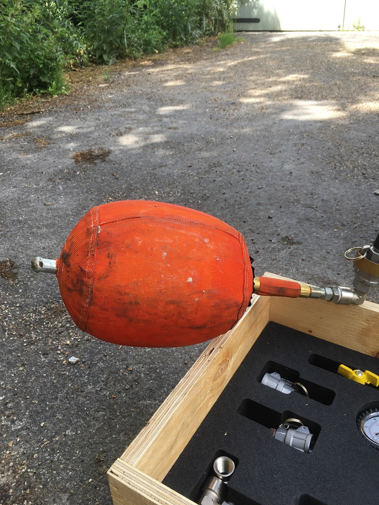 A stopper device used to inspect sewers
