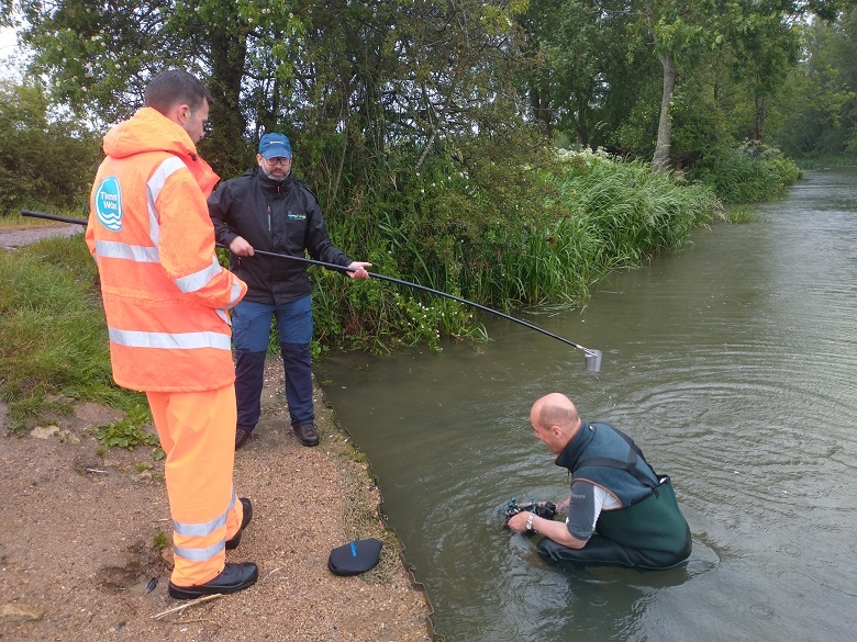 Volunteers braved the rain to take samples from the River Thames at the Oxford WaterBlitz