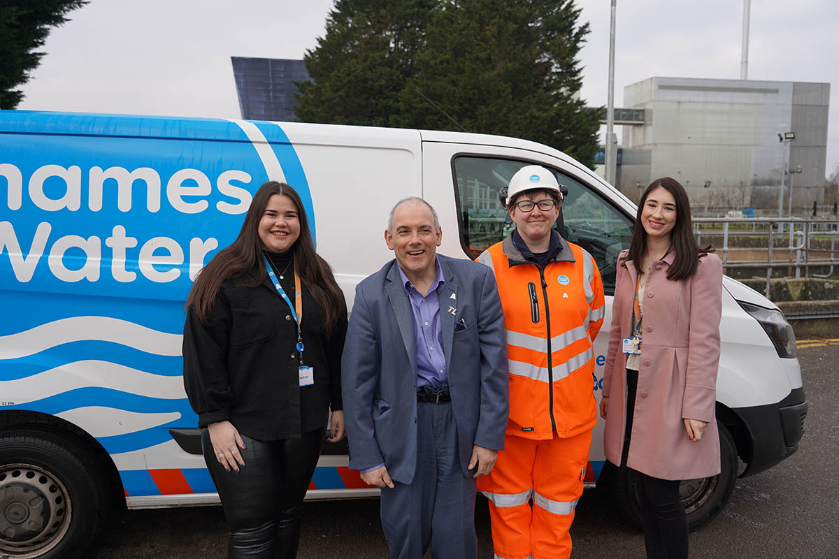 Skills Minister Robert Halfon MP and Thames Water apprentices 