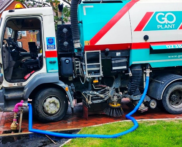 An illegal standpipe is connected to the Thames Water network in front of a Go Plant vehicle. 