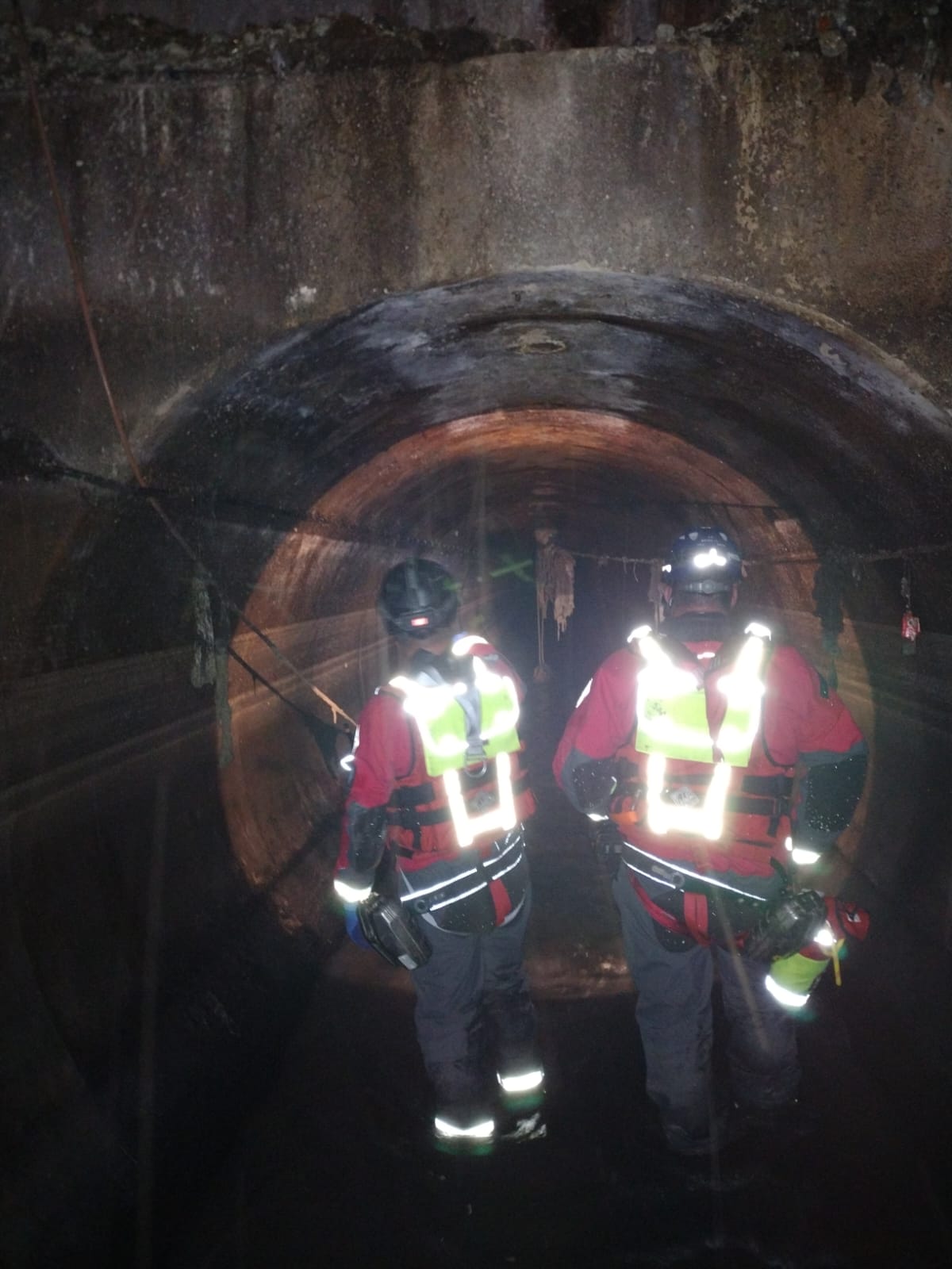 Engineers make entry into trunk  sewer