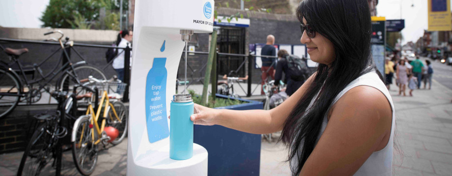 Person filling up their water bottle at a Thames Water drinking fountain
