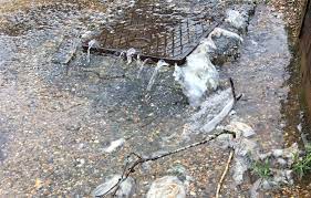 Sewer flooding from manhole