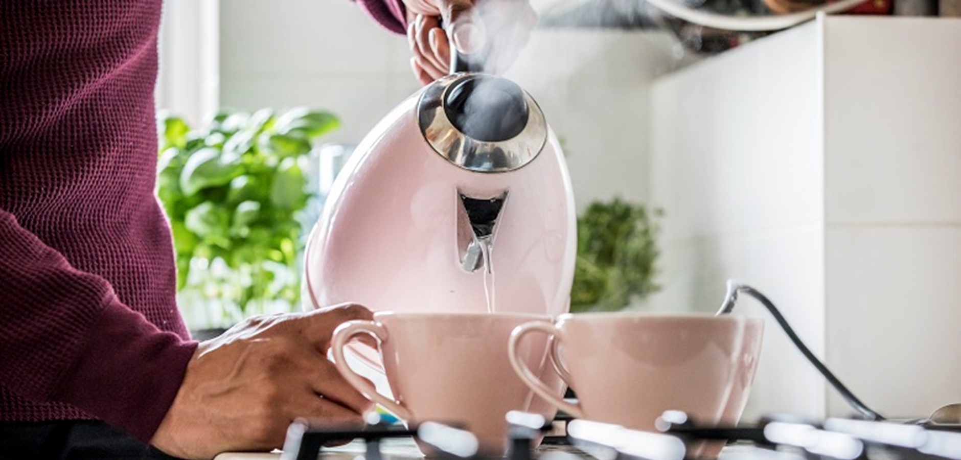 customer-using-kettle