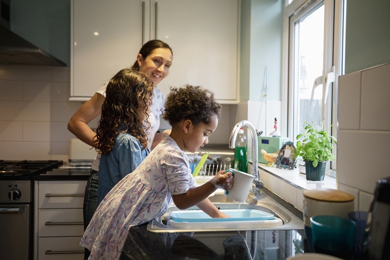 Family washing up