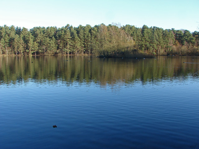 Heath Lake by Alan Hunt