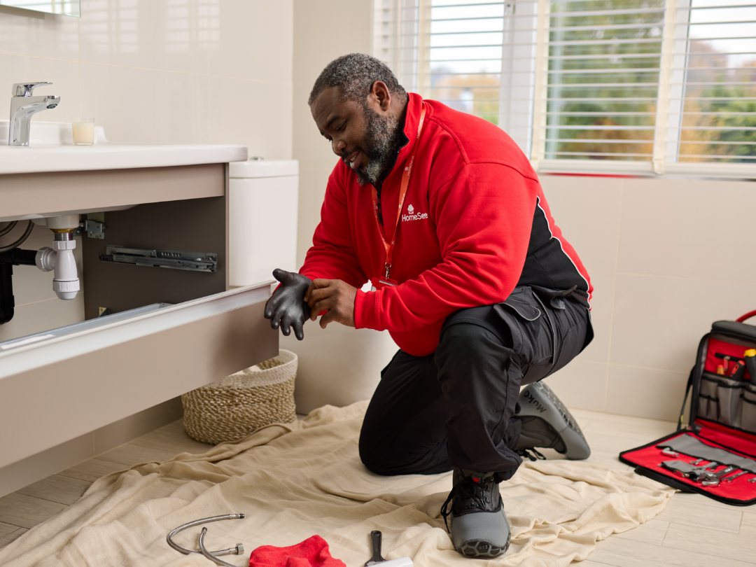 HomeServe engineer fixing a leak