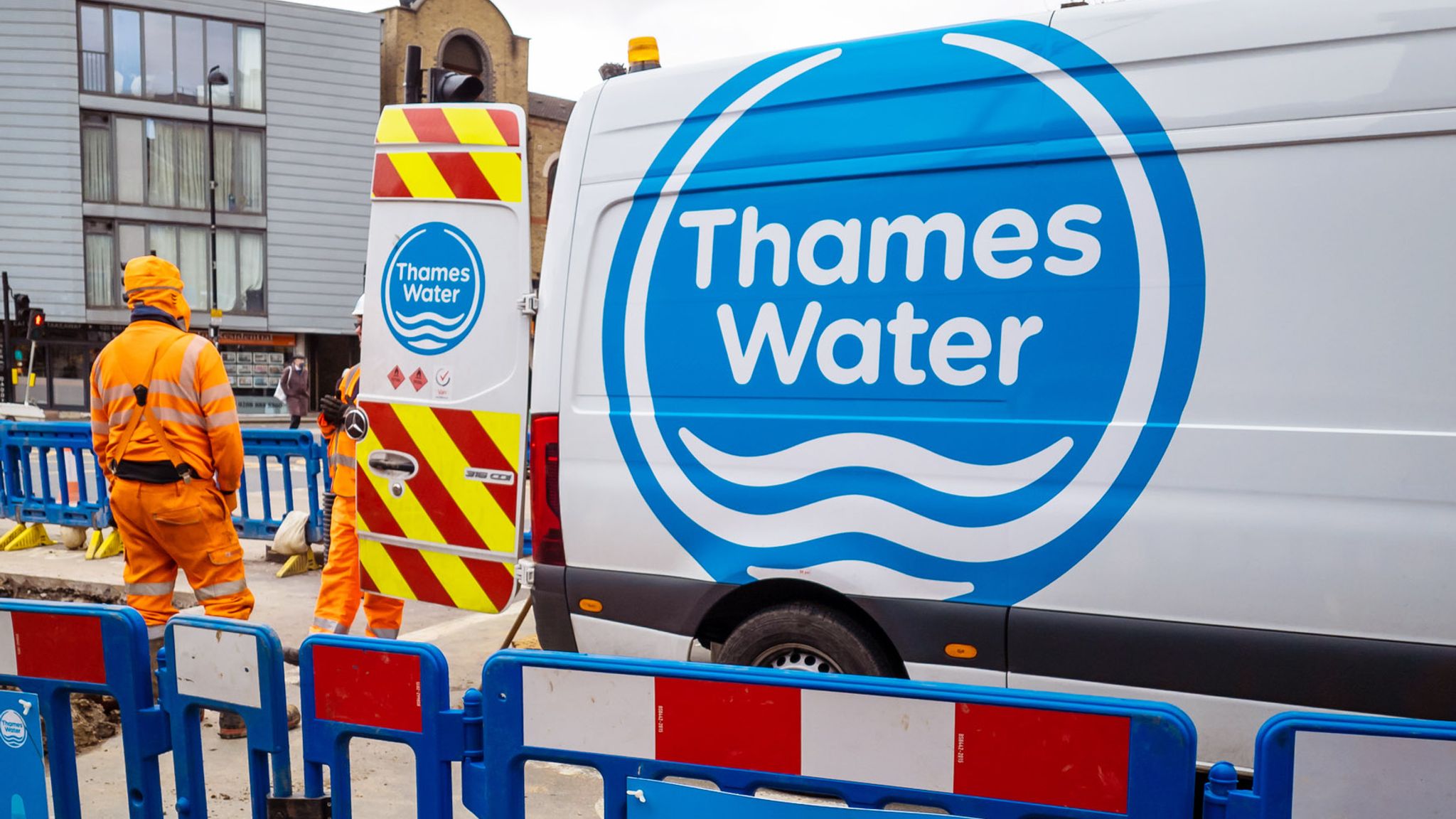 Thames Water van & engineer