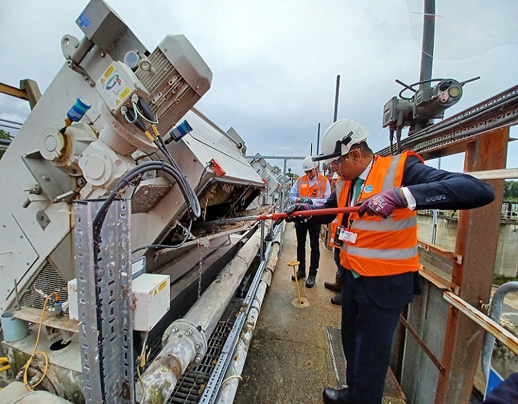 Picture of Gagan Mohindra MP clearing wet wipes