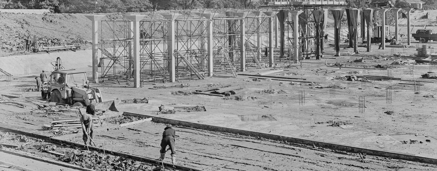 Old picture of workmen on a site